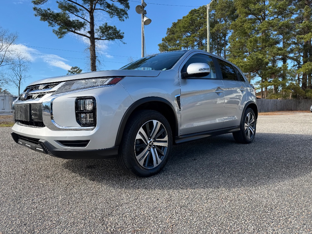 2024 Mitsubishi Outlander Sport SE's photo