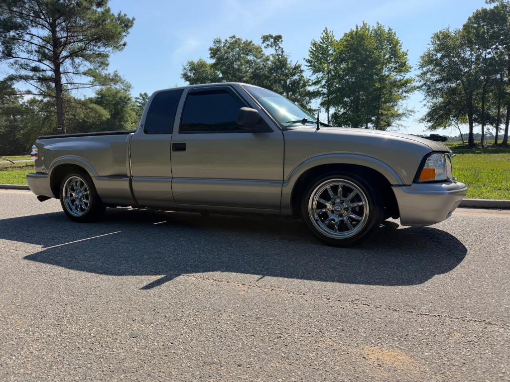 2001 GMC Sonoma 2WD Extended Cab SLS's photo